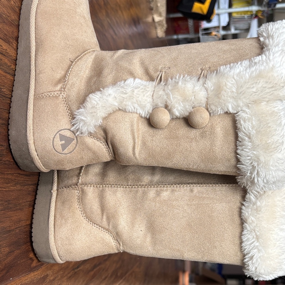 Airwalk faux fur lined boot - never worn